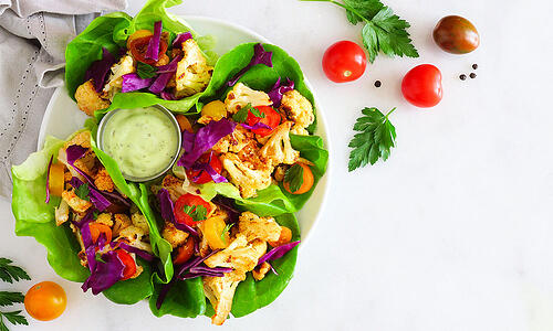 a healthy salad with chicken